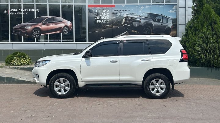 Toyota Land Cruiser Prado Base 2022