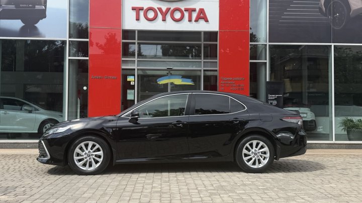 Toyota Camry Elegance 2023