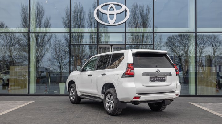 Toyota Land Cruiser Prado Base 2021
