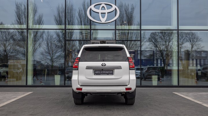 Toyota Land Cruiser Prado Base 2021