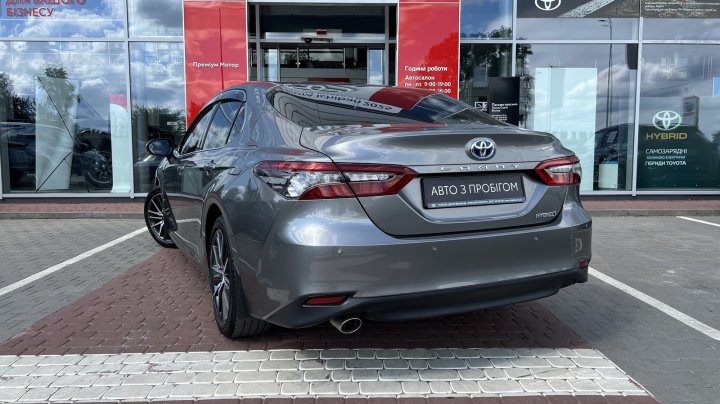 Toyota Camry Premium 2024