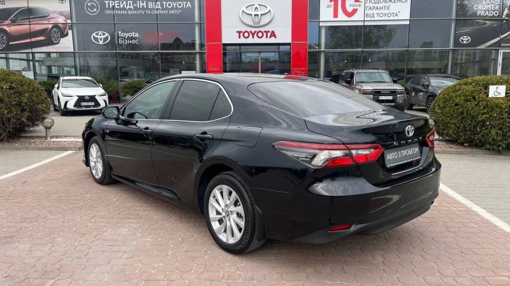 Toyota Camry Comfort 2023
