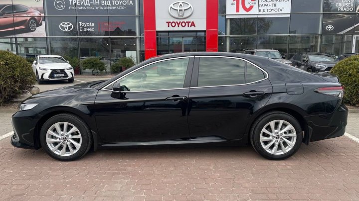 Toyota Camry Comfort 2023