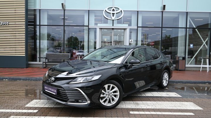 Toyota Camry Prestige 2023