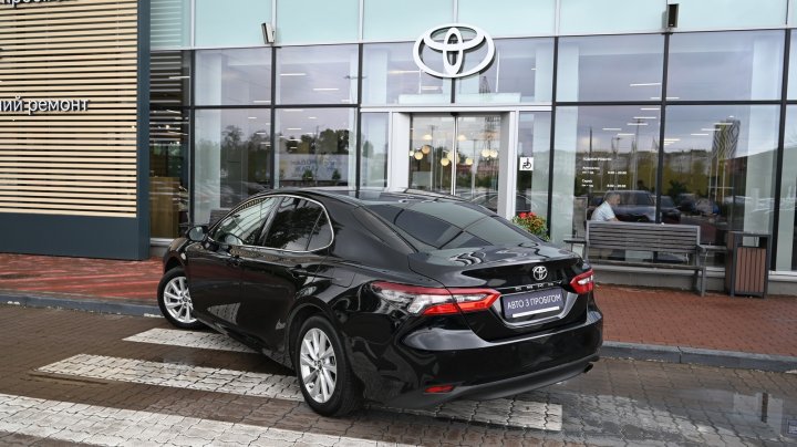 Toyota Camry Prestige 2023